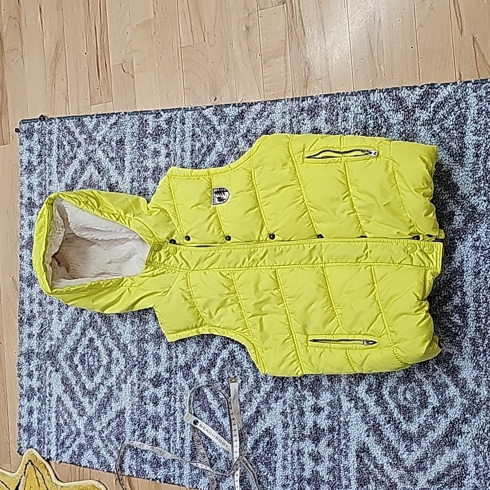 AMERICAN EAGLE OUTFITTERS SMALL LIME YELLOW VEST WITH FLANNEL LINING